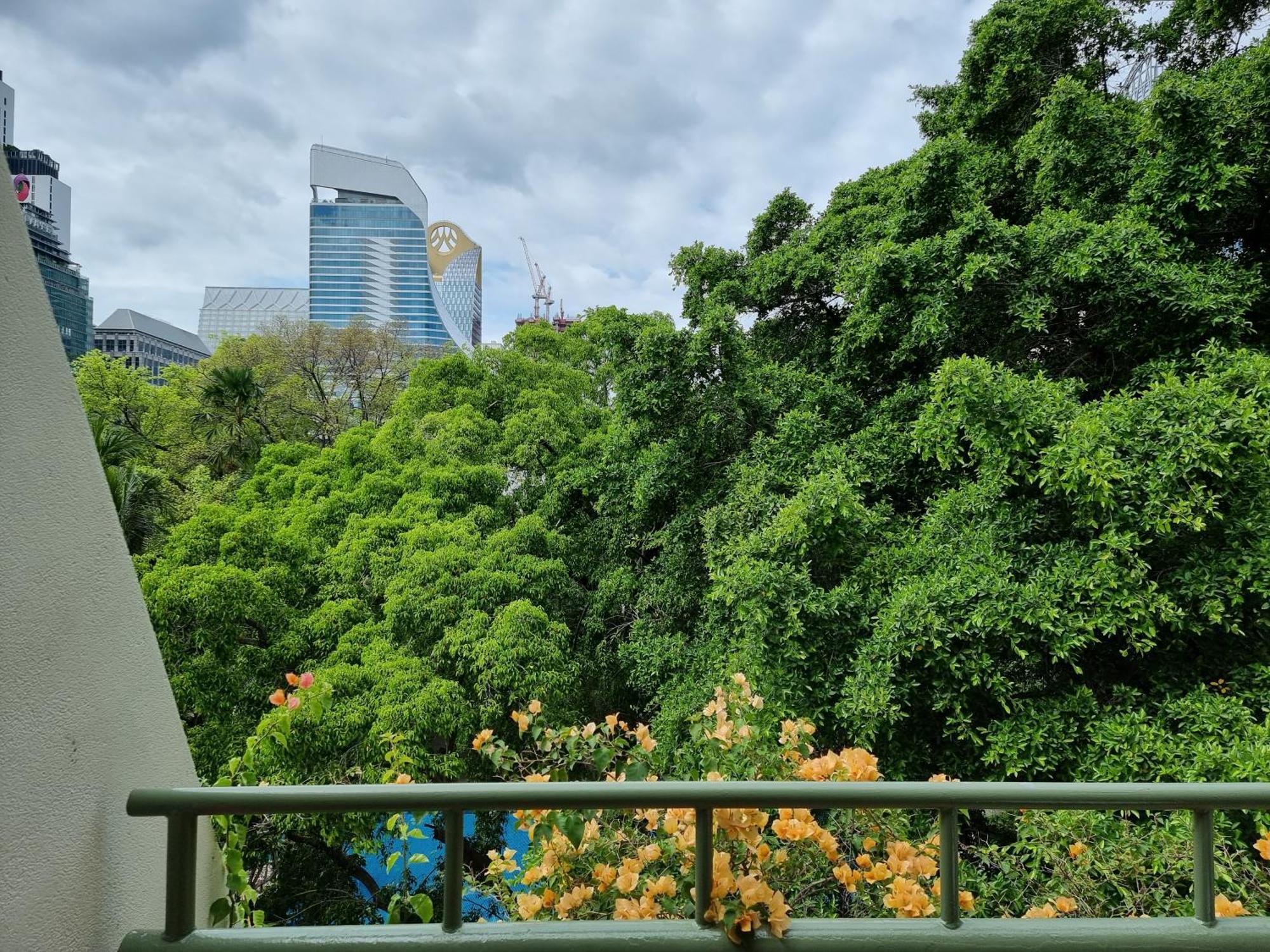 Moevenpick Hotel Bangkok Ploenchit Bdms Exterior foto